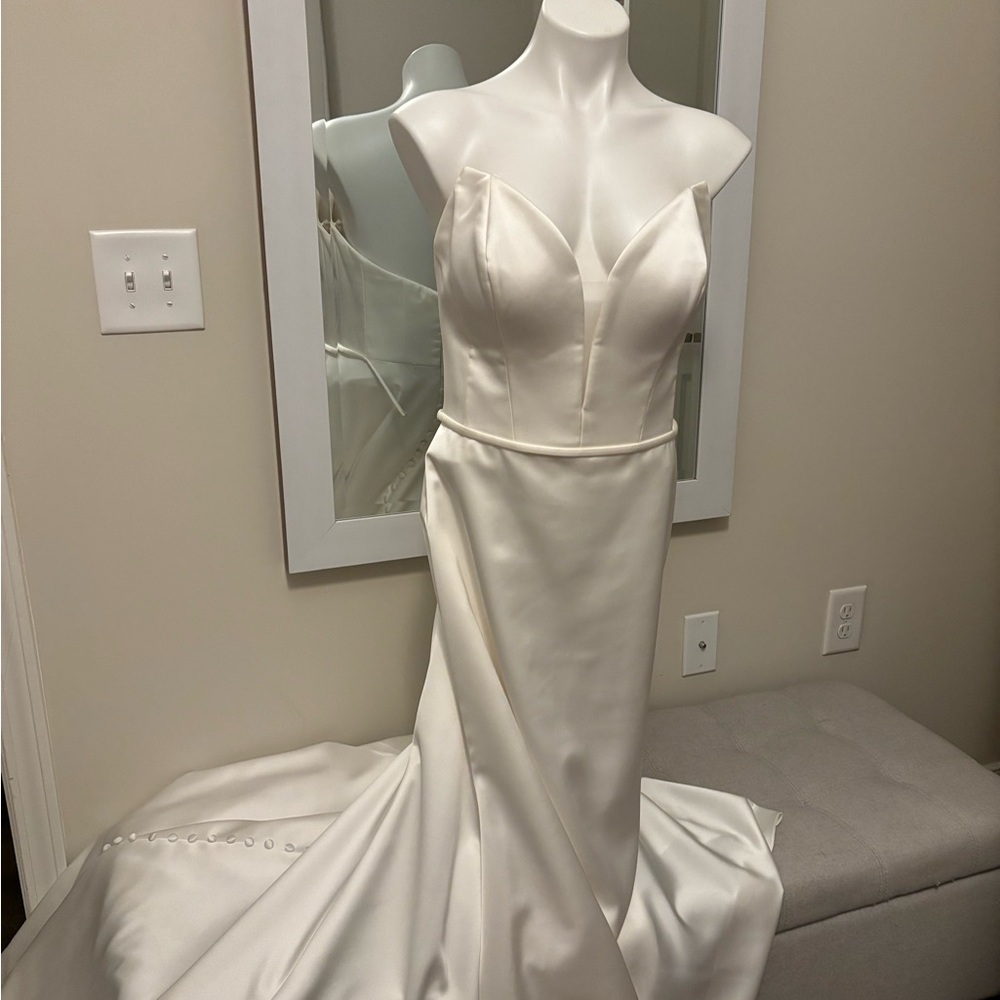 Paloma Blanca wedding dress